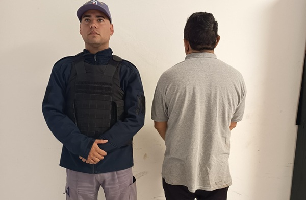PUERTO VILELAS: Arrestan a un Hombre con Orden de Captura por Amenazas
