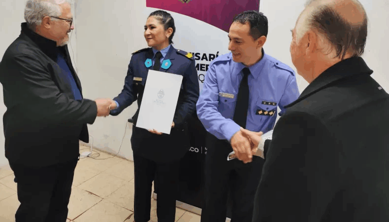 En Barranqueras, se reconoció a una cabo de la Policía que ayudó en un parto de emergencia