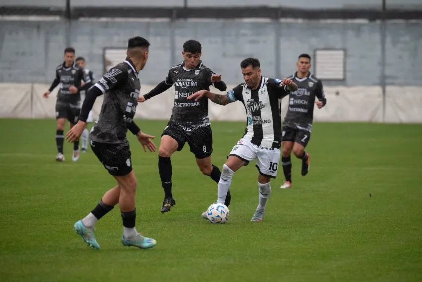 Chaco For Ever dio vuelta un partido crucial y se llevó los tres puntos ante Estudiantes