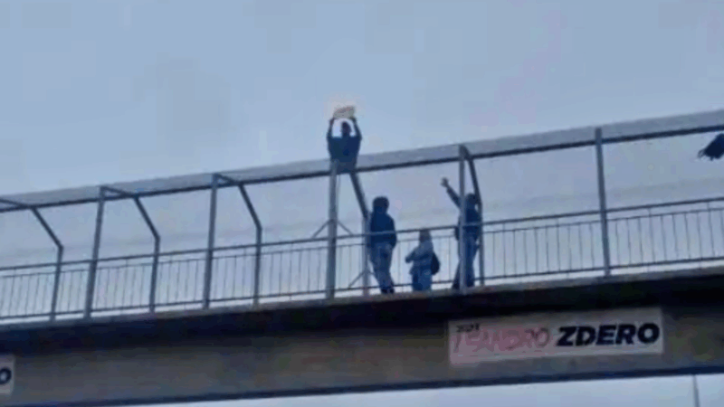 Un hombre amenazó con tirarse del puente alto nivel de RN16