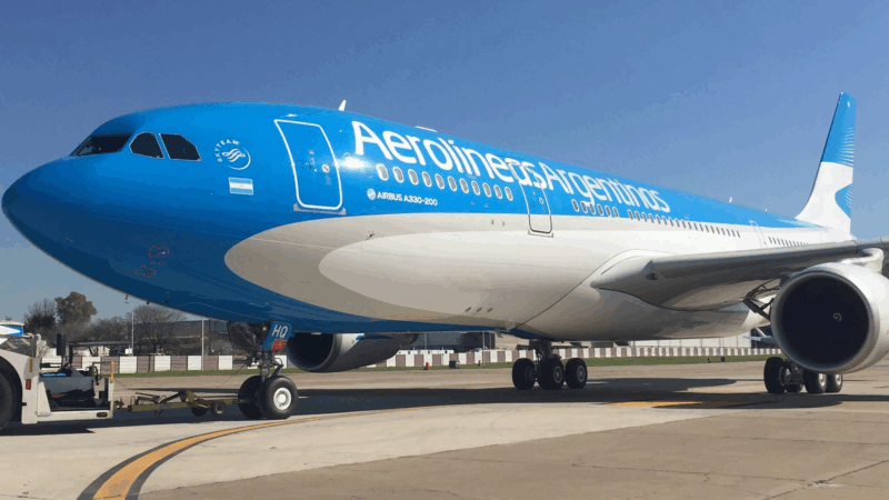 Pilotos de Aerolineas Argentinas convocan a un paro el 10 de junio