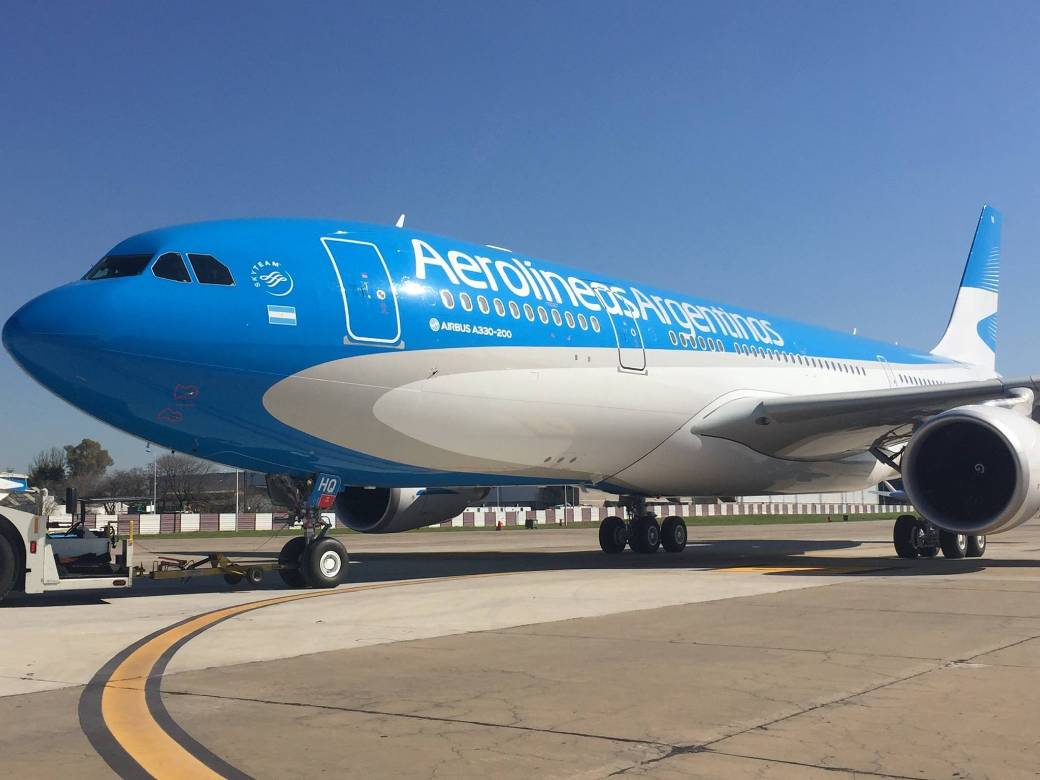Pilotos de Aerolineas Argentinas convocan a un paro el 10 de junio