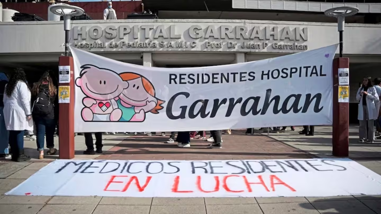 Luego de la amenaza de la dirección del Garrahan de imponer sanciones, los residentes decidieron poner fin al paro
