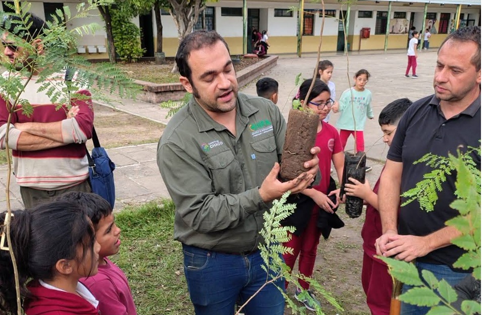Charla sobre deforestación en la E.E.P N° 848: «Educando para un futuro más verde»